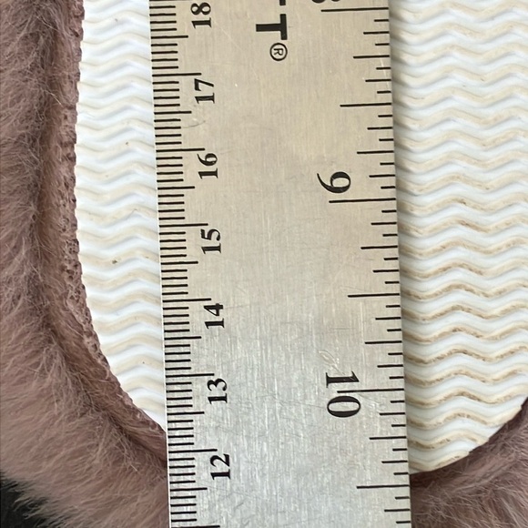 Cozy Faux Fur Slippers women’s size 8.5-9 in Light mauve/brown - Picture 6 of 13